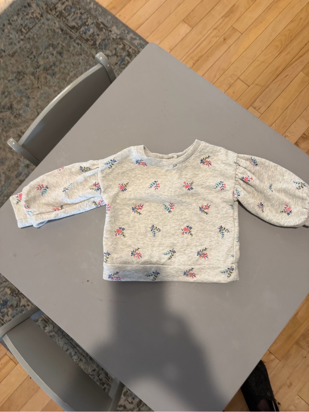 GAP Light Heather Gray Floral Puff-Sleeve Sweatshirt